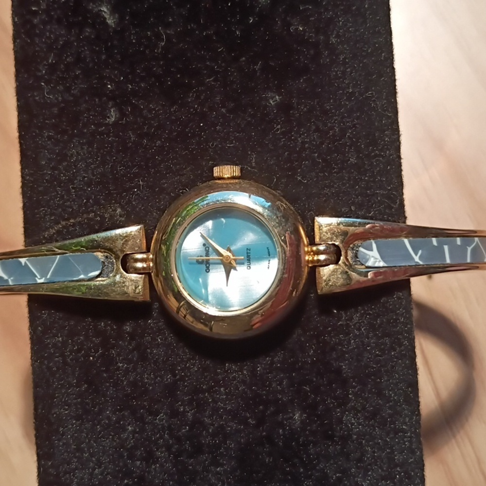 Vintage Giordano Gold and Blue Quartz Watch